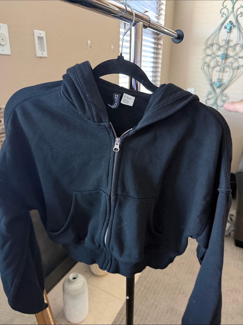 I8 Divided Women's Black Cropped Zip-Up cropped Hoodie